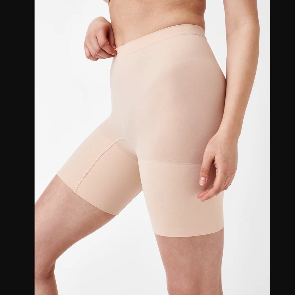 Spanx Seamless Power Mid-Thigh Short Size Medium Soft Nude Shapewear Occasion